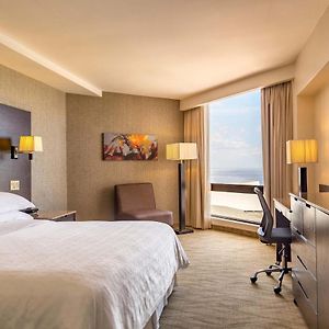 Club Club level Guest room 1 King City view